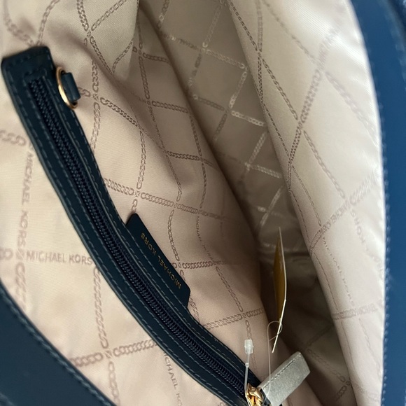 NWT MICHAEL KORS VOYAGER EW TOTE HANDBAG - Picture 6 of 10